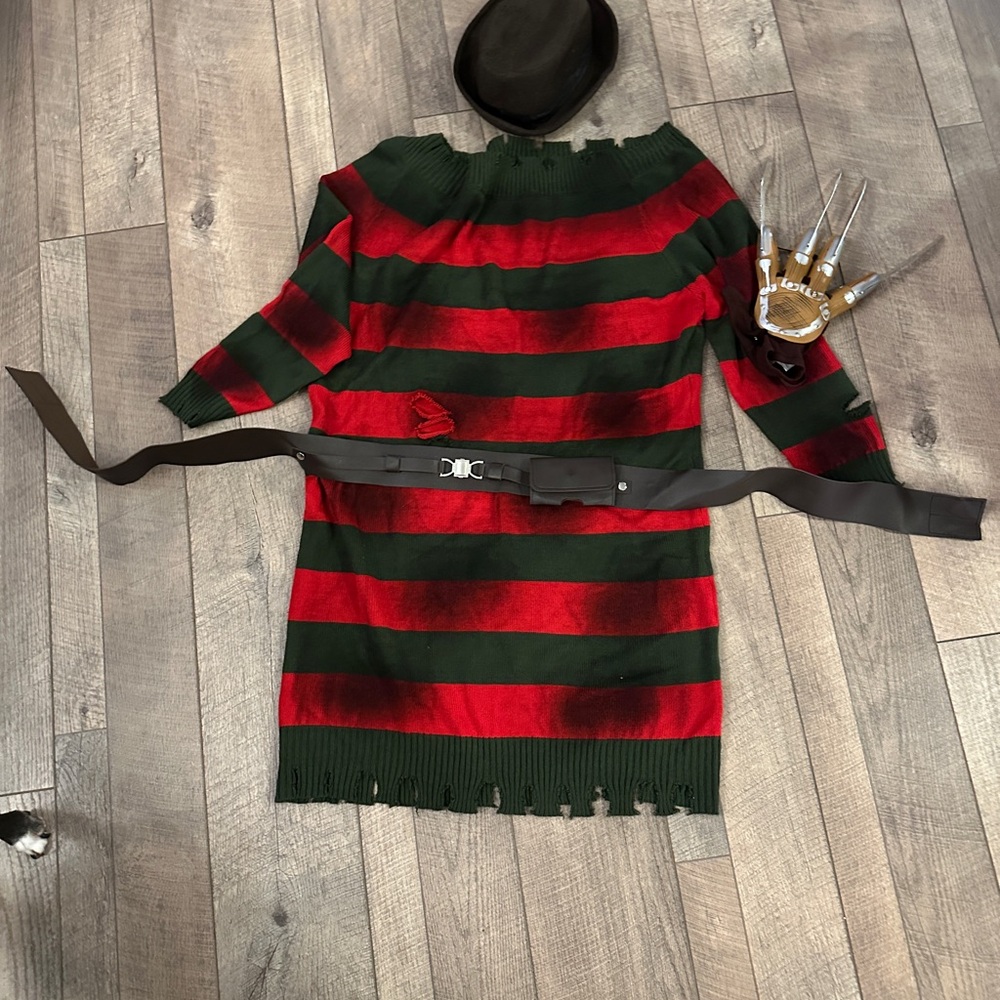 Nightmare on Elm Street Women’s Halloween Costume With Accessories